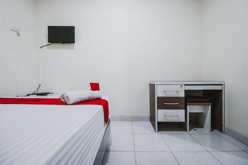 Reddoorz Plus Near Semanggi Jakarta Room photo